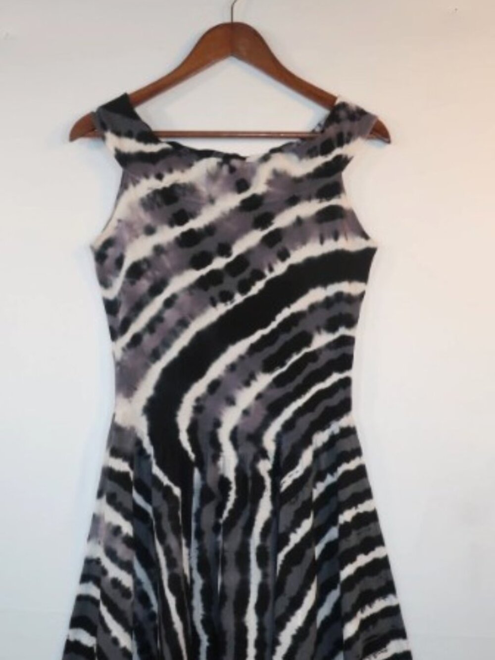 Luna Luz- Size 0- strapless scoopneck tie-dye dress